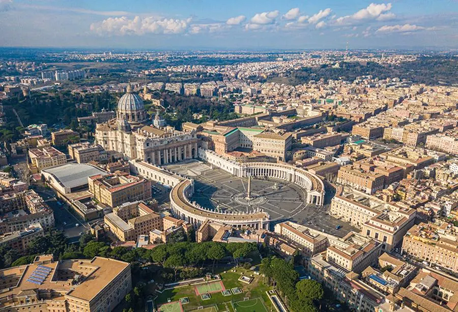 Piazza San Pietro e la Basilica vaticana dall'alto